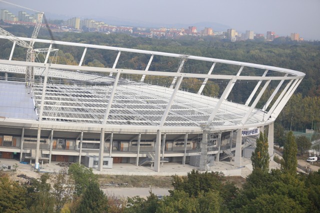 Przykryto już 7 z 40 części (tzw. pól) nowego stadionu