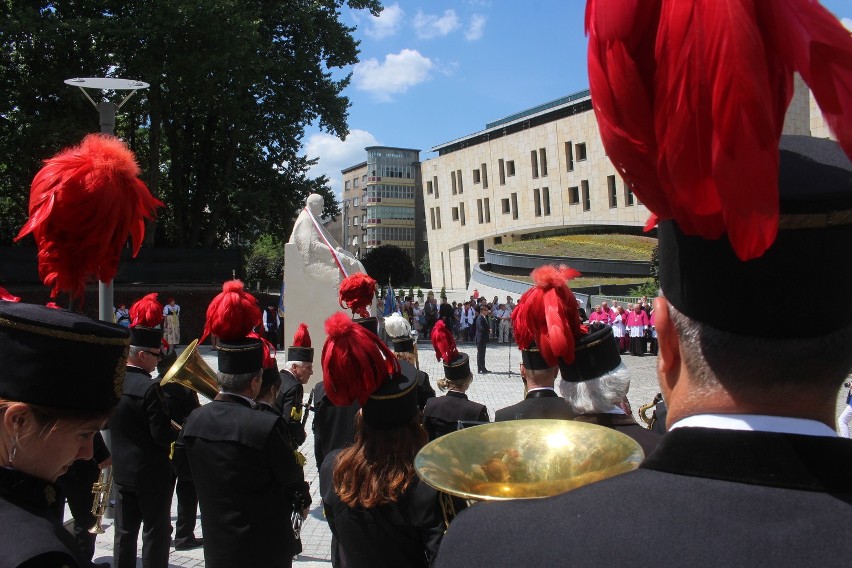 W Katowicach odsłonięto pomnik kardynała Augusta Hlonda