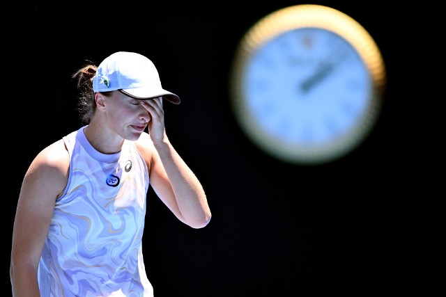 Iga Świątek przegrała w 1/8 finału Australian Open z reprezentantka Kazachstanu, Jeleną Rybakiną.