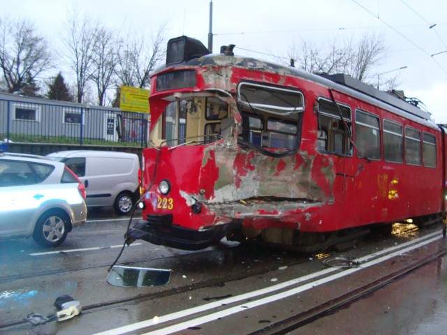 Zderzenie autobusu z tramwajem w Gorzowie.