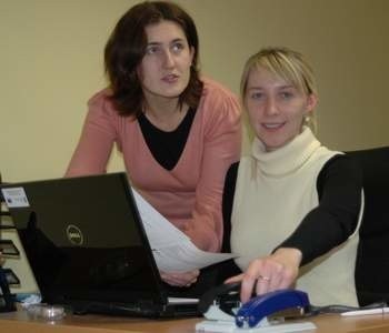 - Lokalny Punkt Informacyjny już działa - zapraszają Ismena Machnik (z prawej) i Joanna Lech. (fot. MD)