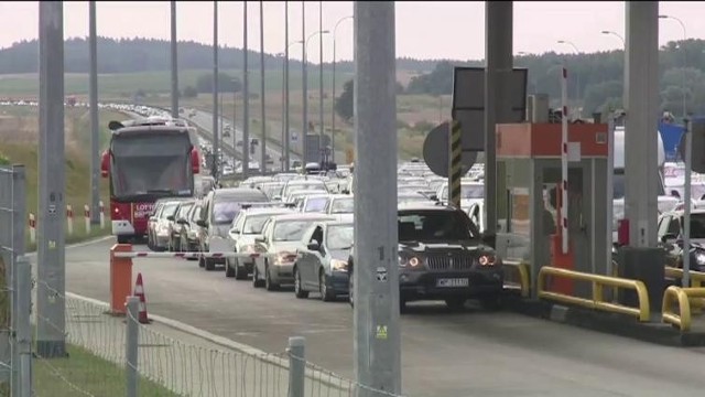 Korki przed bramkami poboru opłat stały się codziennością na polskich autostradach