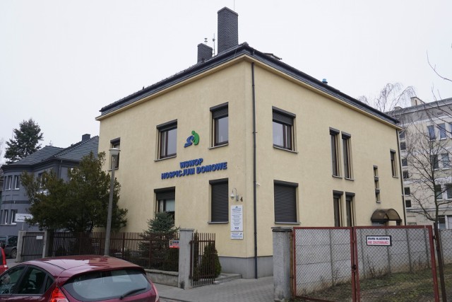 Hospicjum domowe działa przy ulicy Bednarskiej, nowe hospicjum buduje się niedaleko - przy ulicy Engeströma.