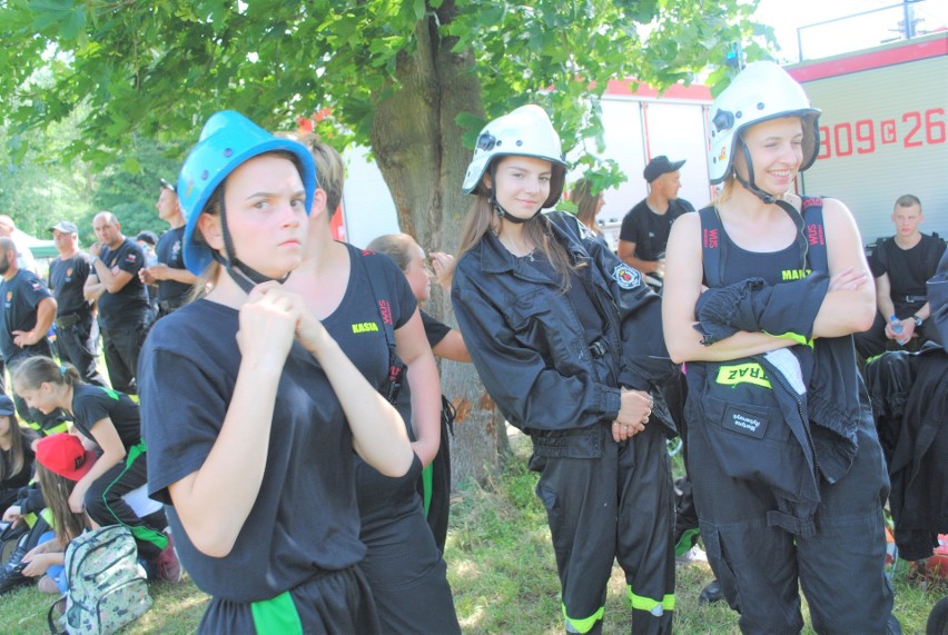 A stanęło do zawodów 26 drużyn. W każdej po 10 zawodników....