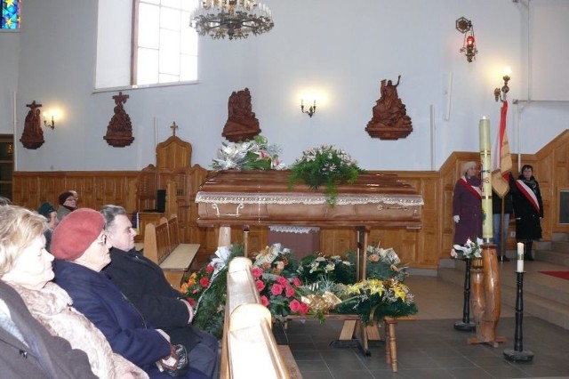 Uroczystości pogrzebowe Zofii Toporkiewicz wieloletniego pedagoga i nauczyciela odbyły się w kościele na starachowickim osiedlu Michałów. 