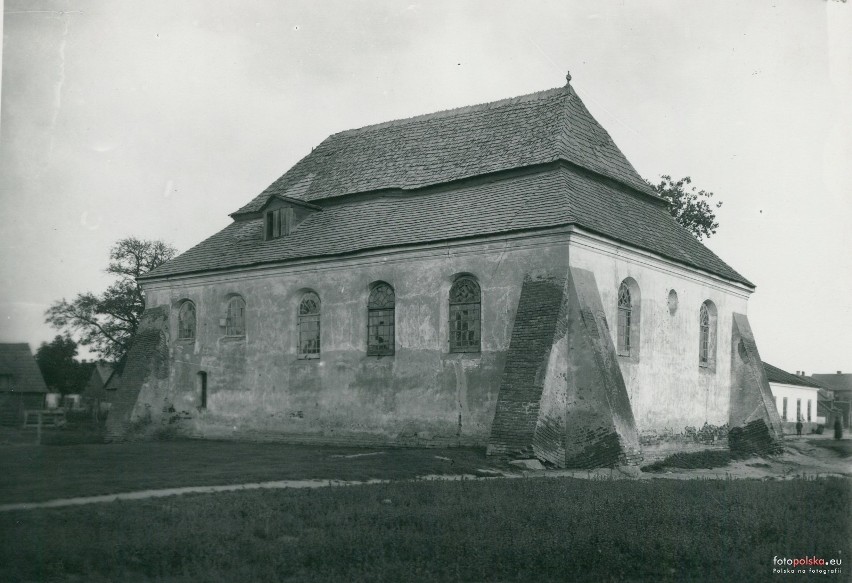 Rok 1939, synagoga w Zwoleniu.