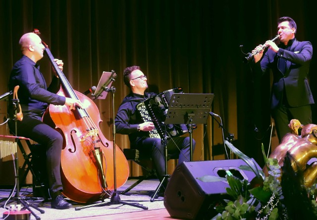 W sobotę festiwalowy koncert  zagrał Zagan Acoustic, formacja muzyczna oscylująca wokół muzyki klezmerskiej, folkowej, awangardowej, jak i własnych kompozycji.