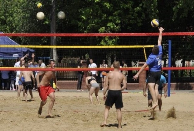 Trwa Grand Prix Radomia w siatkówce plażowej amatorów. W tegoroczne wakacje rozegrane zostanie cztery turnieje. 
