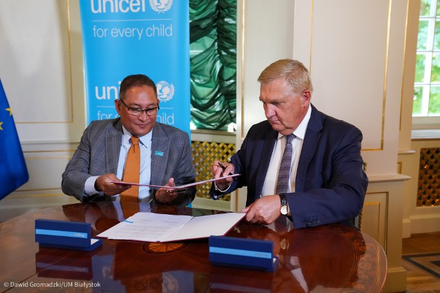 – Otwiera się przed nami szansa na zrealizowanie dziesiątków projektów o łącznej wartości liczonej w milionach czy nawet dziesiątkach milionów złotych. Jako Miasto zrobiliśmy do tej pory bardzo dużo dla uchodźców, przede wszystkim matek i dzieci, teraz wraz z UNICEF-em zrobimy jeszcze więcej – powiedział prezydent Tadeusz Truskolaski przed podpisaniem memorandum