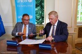 Białystok. Miasto podpisało deklarację współpracy z UNICEFEM na rzecz uchodźców z Ukrainy 