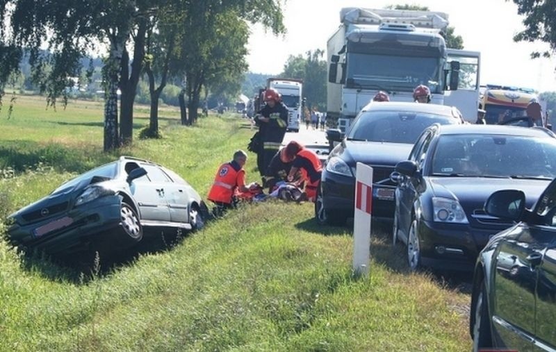 DK 61. Stare Guty. Zderzenie pięciu pojazdów. Dwie osoby ranne (zdjęcia)