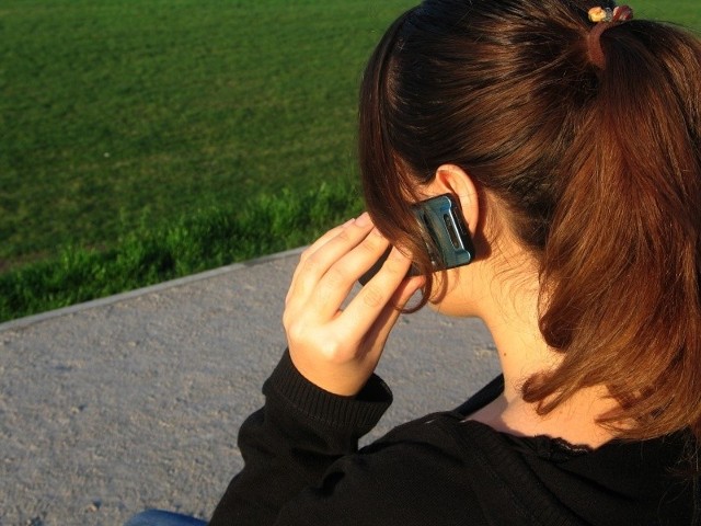 Tańsze połączenia telefoniczne z wakacji Trzeba pamiętać, że odsłuchanie poczty głosowej za granicą kosztuje tak samo jak połączenie do Polski.