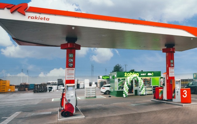 W miejscowości Krosno, koło Mosiny w Wielkopolsce zostanie uruchomiony pilotażowy sklep Żabki na stacji paliw Rakieta. 