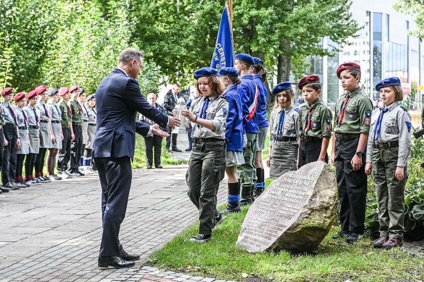 83. rocznica sowieckiej agresji na Polskę. Prezydent RP Andrzej Duda złożył w Gdyni wieniec przed pomnikiem „W Hołdzie Zesłańcom Sybiru”