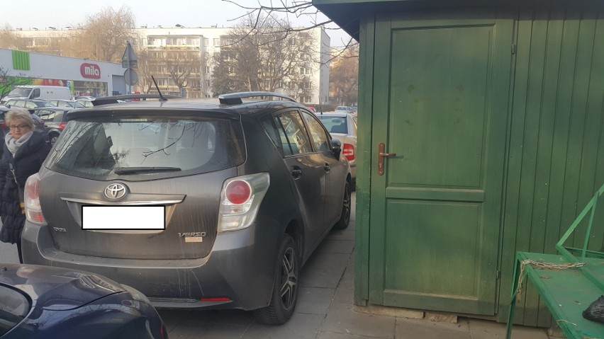 Kraków. Nowy rok, nowi "mistrzowie parkowania" [NOWE ZDJĘCIA]