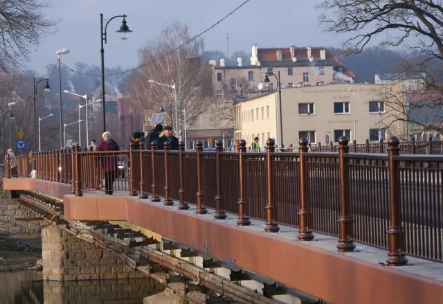 Po remoncie most im. Kościuszki jest nie tylko w lepszym stanie technicznym, ale nabrał nowego, nieco rustykalnego charakteru...