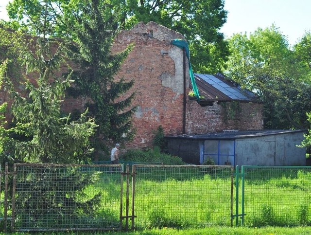 Młyn w Tarnobrzegu jest ruiną. Tarnobrzeski samorząd "opiekuje się&#8221; obiektem, ale nie otrzymuje od skarbu państwa żadnych pieniędzy na jego utrzymanie.