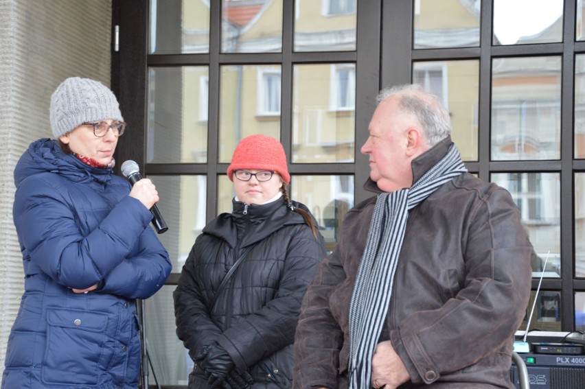 Piknik "1 proc. zostawiam w Opolu!" trwa na opolskim Rynku.