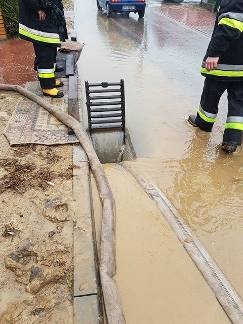 W Jastrzębiu strażacy walczą z rozlewiskami