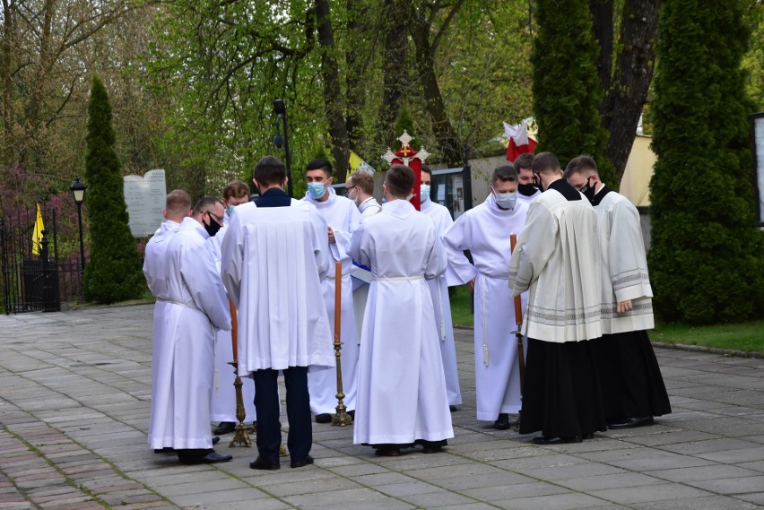 Uroczysta msza w święto Matki Bożej Łaskawej Kieleckiej w Bazylice Katedralnej. Przewodniczył jej arcybiskup Tadeusz Wojda [ZDJĘCIA, WIDEO]