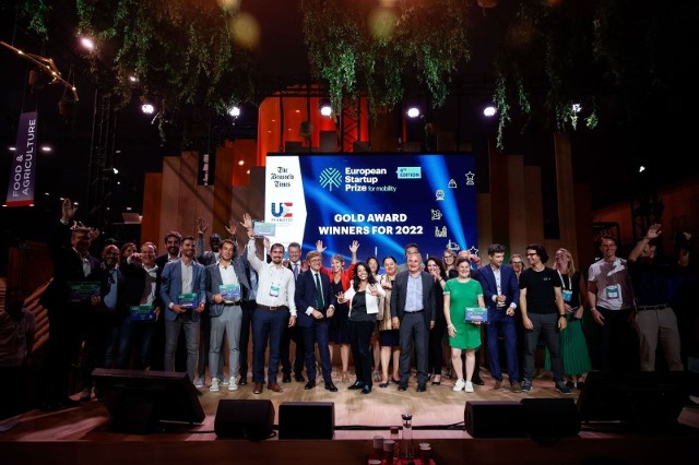 Twórcy StorkJet znaleźli się w gronie dziesięciu najlepszych start-upów w Europie i w czwartek 19 maja w Paryżu odebrali Europejską Nagrodę Startupową na rzecz Mobilności (EUSP) organizowaną przez Komisję Europejską.