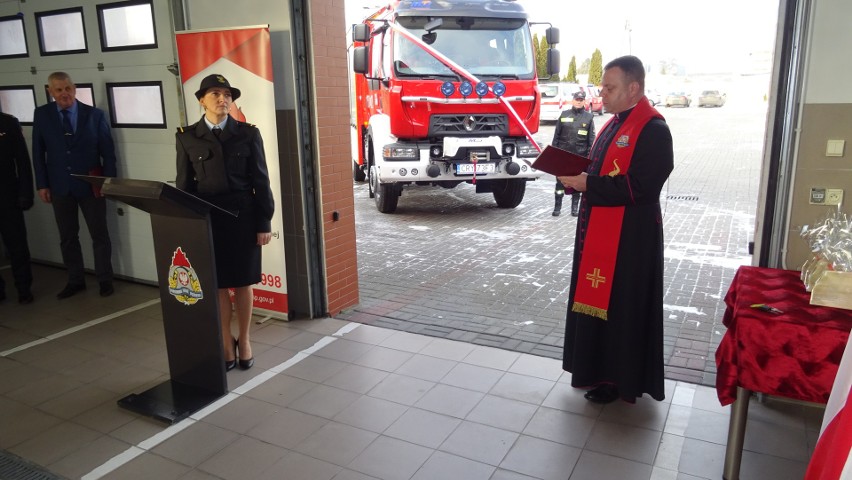Strażacy z Rypina mają nowy samochód ratowniczo-gaśniczy. Starszy pojazd przekazali jednostce OSP Stępowo