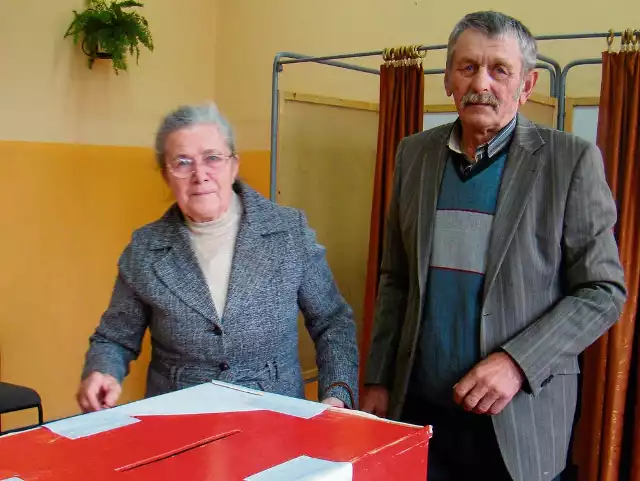 Janina i Władysław Magdziaczykowie we wrześniu 2013 r. głosowali za nową gminą. - Od pięciu lat nie możemy się doprosić o 300 metrów asfaltu. Gdyby Szczawa rządziła się sama, byłoby łatwiej - mówią