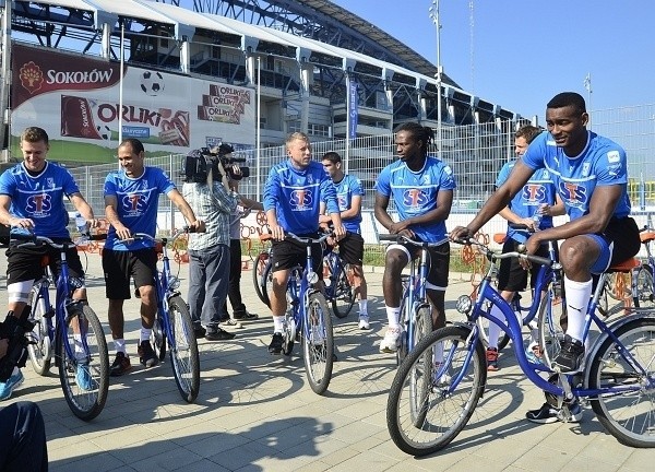 Piłkarze Lecha podczas treningu udali się na przejażdżkę rowerową.