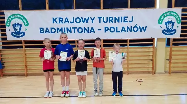 W Polanowie 03.06.2017 r. w sali sportowej Gimnazjum odbył się Ogólnopolski Turniej Badmintona dla: Juniorów Młodszych, Młodzików i Młodzików Młodszych.Organizatorem był Polanowski Klub Badmintona „Maced”.