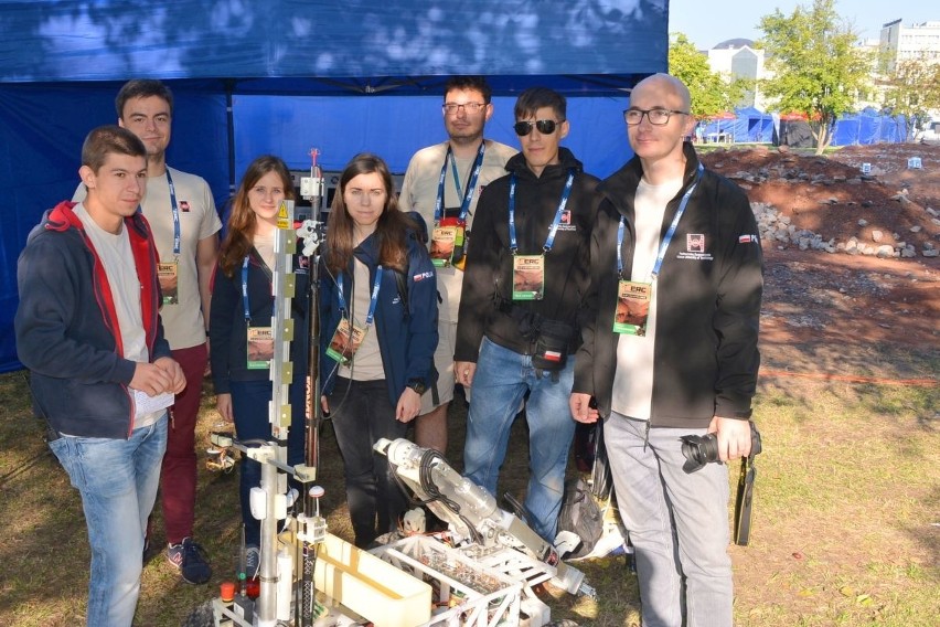 Zawody robotów marsjańskich European Rover Challenge w Kielcach. Rywalizację opóźniły kłopoty z prądem (ZAPIS TRANSMISJI)