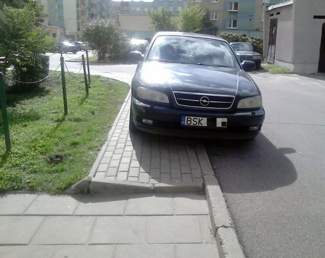 Kierowca z powiatu sokólskiego nie błysnął takim parkowaniem