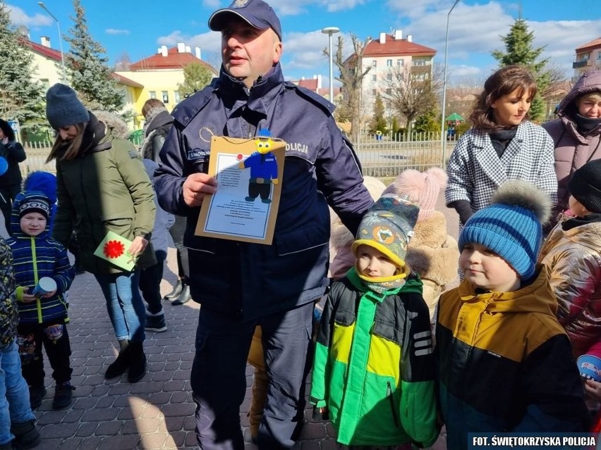 Przedszkolaki z Połańca poznawały zawód policjanta (ZDJECIA)