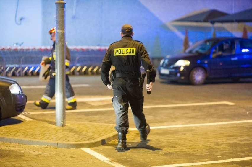 Poznań: Alarm bombowy. Ewakuowano sklepy sieci Kaufland 