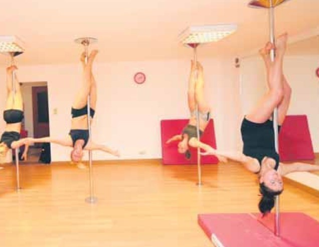 Pole dance, czyli właśnie fitness na rurze, w dużych...