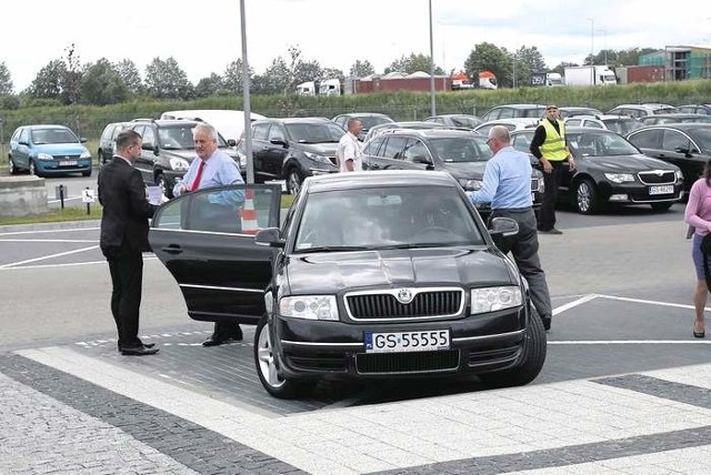 Służbowa skoda prezydencka. Z trzech służbowych aut pozostaną dwa. Mniejsze będą też kilometrówki dla urzędników