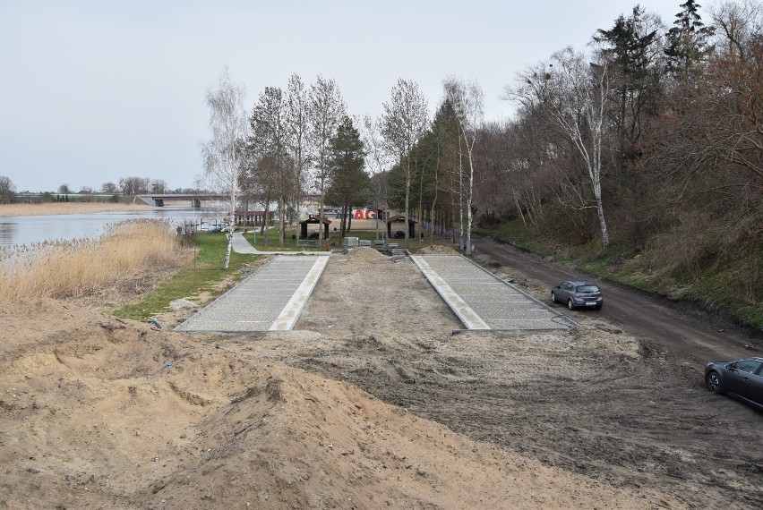 Choć promenada nad Nogatem w Malborku jest formalnie placem...