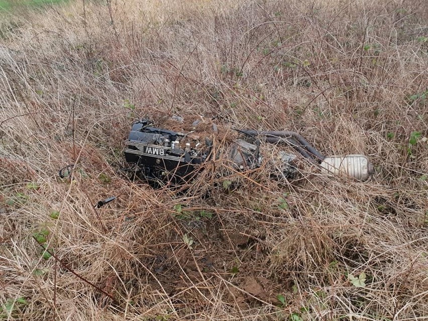 Śmiertelny wypadek na drodze nr 5. Z BMW wypadł silnik [ZDJĘCIA]