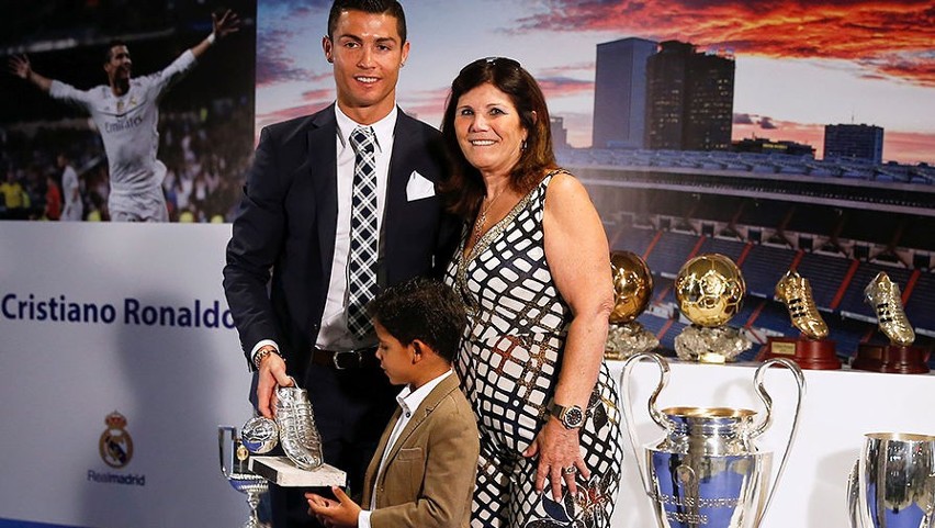 Cristiano Ronaldo ze swoją mamą Marią Dolores dos Santos...