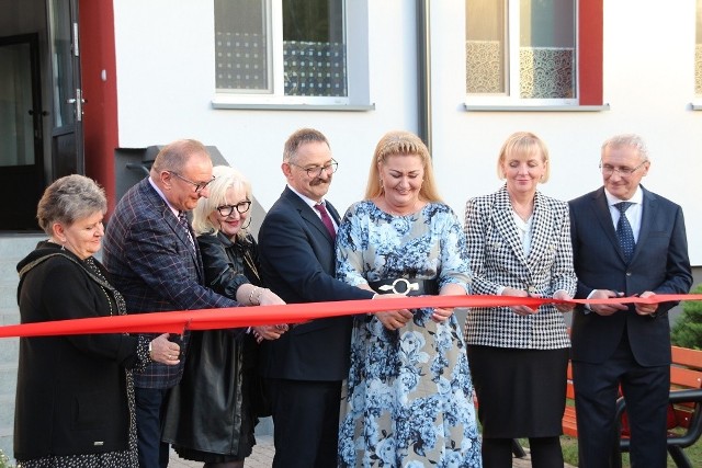 Oficjalne otwarcie wyremontowanego obiektu odbyło się w poniedziałek, 17 października i dotyczyło dwóch budynków: ośrodka w Solcu nad Wisłą i jego filii w Szymanowie.