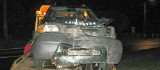 Land rover uderzył płot, nastolatek trafił do szpitala (zdjęcia)