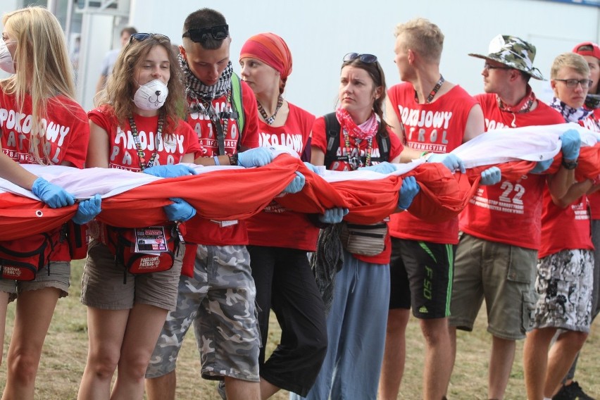 Przystanek Woodstock 2016: Rozwinęli olbrzymią polską flagę!