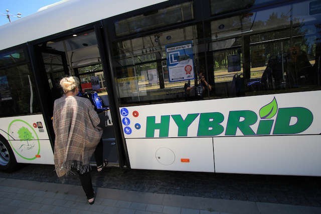 W najbliższej przyszłości w centrach największych miast będą jeździły wyłącznie ekologiczne pojazdy.