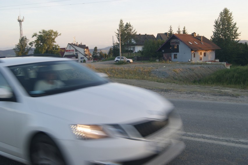 Tego jeszcze nie było! Przy oficjalnym parkingu nowej zakopianki będzie działał... klub ze striptizem