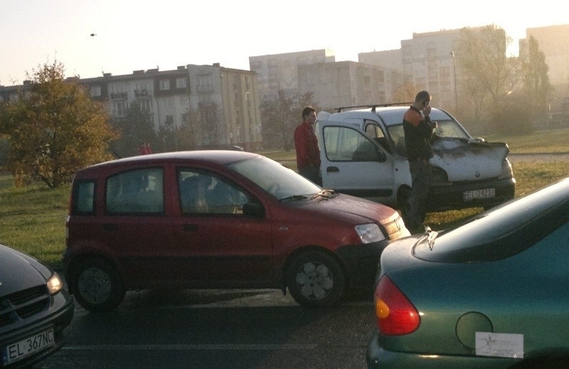 Pożar samochodu na rondzie Inwalidów