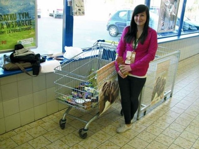 Prawosławny Ośrodek Miłosierdzia Bożego Eleos koordynował dobroczynną zbiórkę żywności, jaka odbyła się w sieci podlaskich sklepów. Wolontariusze pojawili się też w Bielsku.