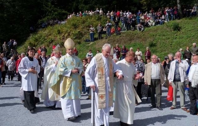 Mszy św. przewodniczyć będzie trzech biskupów z trzech krajów.