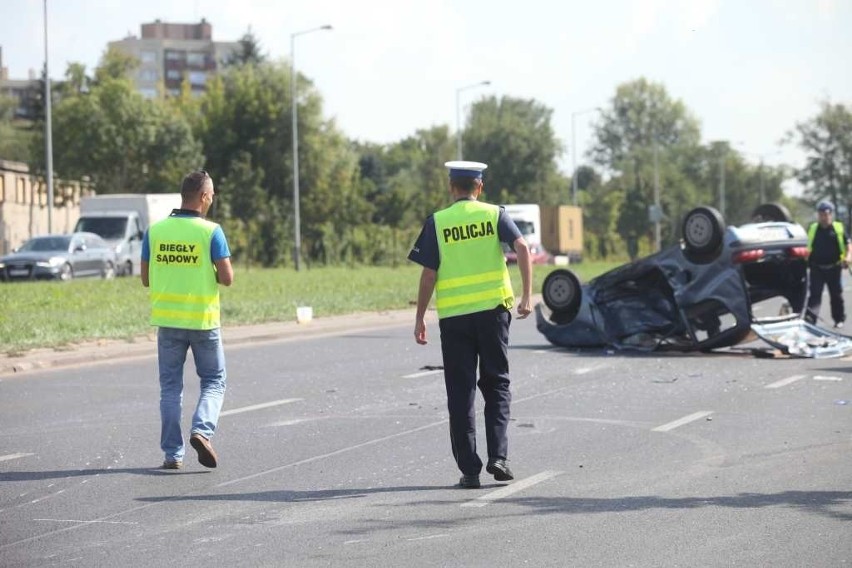 Wypadek na ul. Stella-Sawickiego. Droga w kierunku centrum...