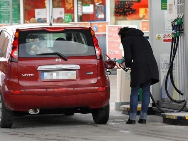 Ceny paliw: do pełna proszę, byle przed 1 stycznia