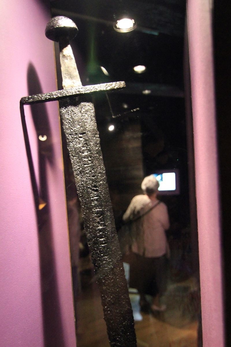 900-letni miecz znaleziony dwa lata temu podczas budowy...