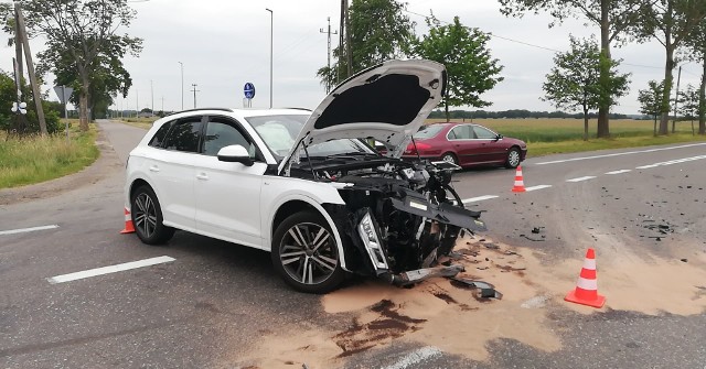 Dzisiaj (sobota 4 lipca) po godzinie 16:00 na drodze krajowej nr 21 doszło do kolizji drogowej. Udział w zdarzeniu wzięły dwa samochodny osobowe. Na miejscu działały: Policja, Straż pożarna i ZRM.Zobacz także: Wypadek z udziałem karetki koło Bydlina. Nie żyją dwie osoby.